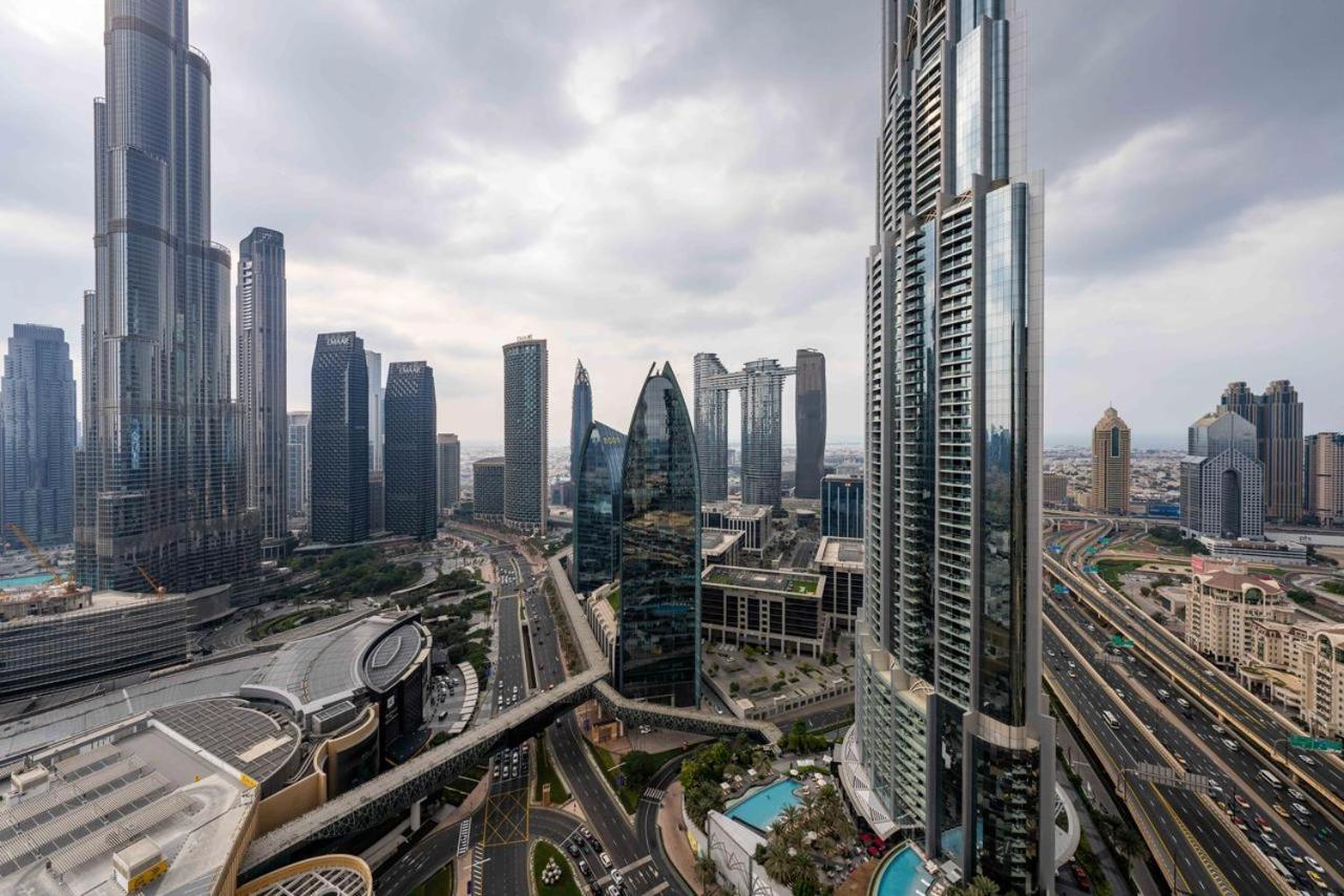 Holistay Luxury Homes - Burj Khalifa View - Direct Access Mall Apartment *