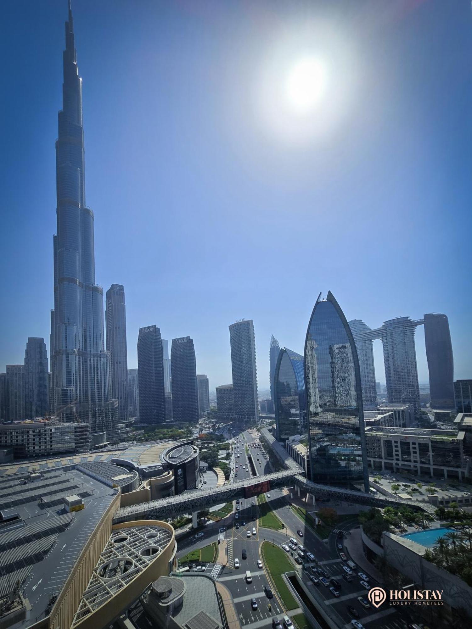 Holistay Luxury Homes - Burj Khalifa View - Direct Access Mall Apartment Dubai